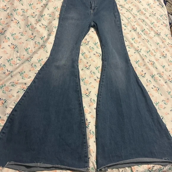 We The Free Jeans 29 Womens Light Wash High Rise Flare Bell
Bottom Size 25 - Picture 2 of 13